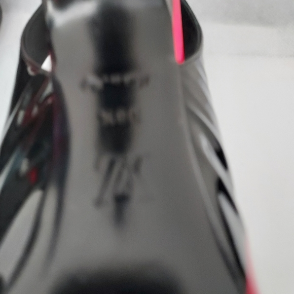 Louis Vuitton sling back patent leather black and fuschia pumps - Picture 12 of 12